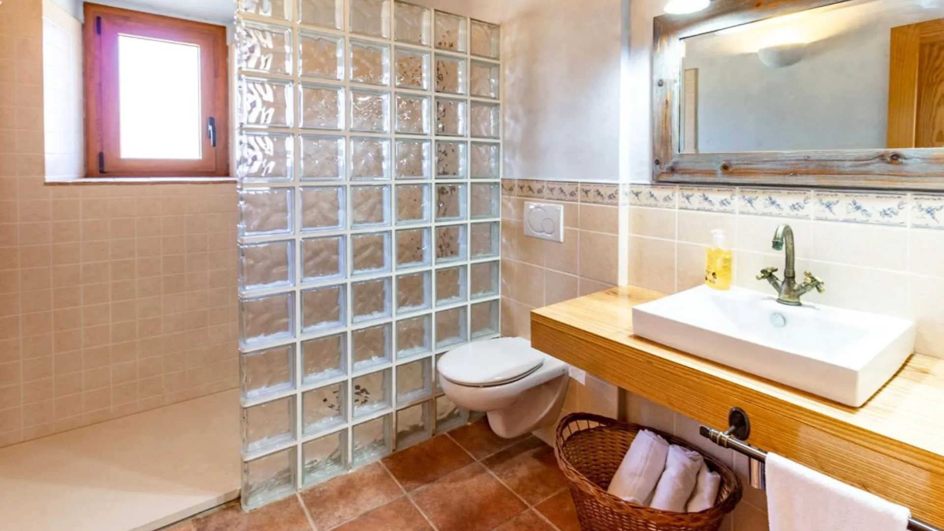 Sant Feliu de Boada Casa Rural Can Ginesta 0*, Sant Feliu de Boada ספרד